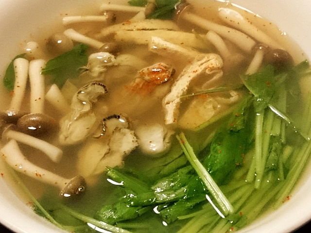 牡蠣と水菜のニンニク入りすまし汁