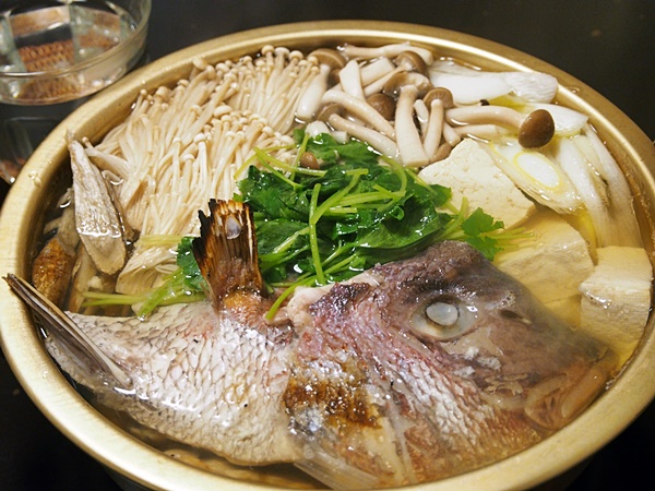 日本の鍋 ならまずはこれ 鯛あらのちり鍋 おっさんひとりめし