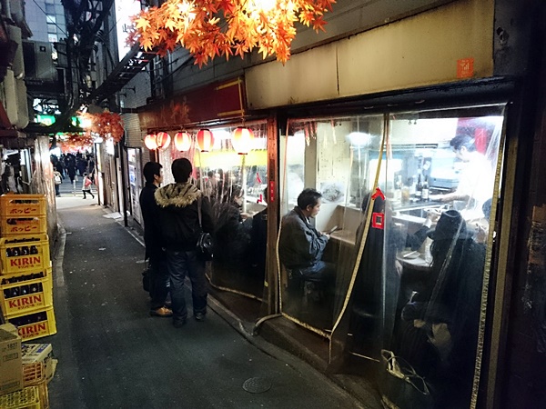 ここは基本 新宿 思い出横丁の中華料理店 岐阜屋 おっさんひとりめし