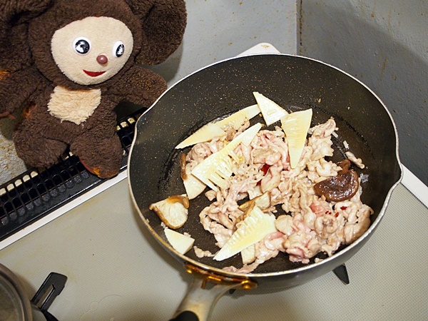 豚肉と小松菜の激トロミ皿うどん 作り方